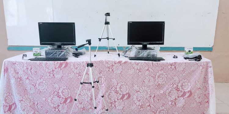 Escolas estaduais de Aracati recebem material digital do governo para o ano letivo de 2021