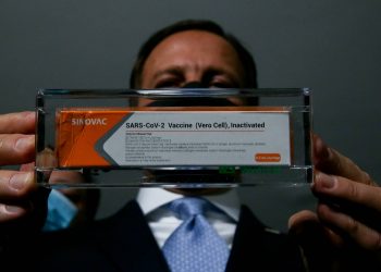 União diz que nenhum laboratório pediu registro para vacinação emergencial e rebate plano de Doria