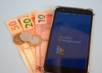 Após redução do auxílio, fila do Bolsa Família volta ter 1 milhão