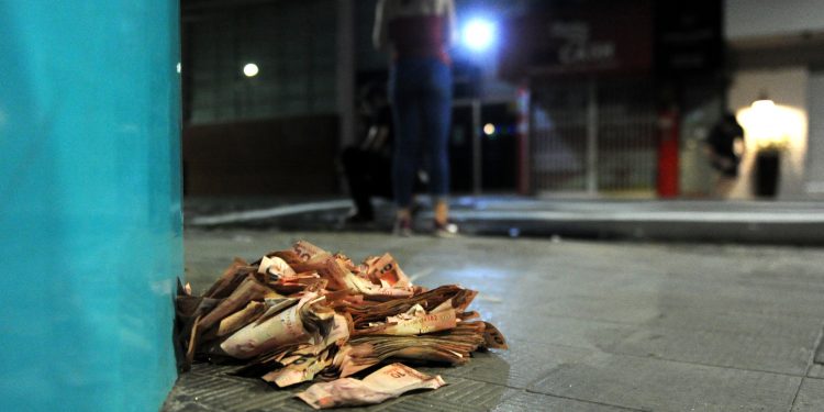 Quadrilha invade Criciúma (SC) para assaltar agências bancárias; população relata terror