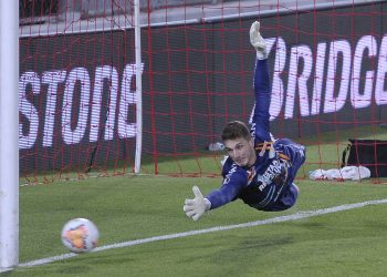 River Plate vence e elimina o Athletico-PR da Libertadores; Bahia segura empate na Argentina e se classifica na Sul-Americana