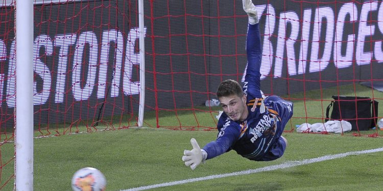 River Plate vence e elimina o Athletico-PR da Libertadores; Bahia segura empate na Argentina e se classifica na Sul-Americana