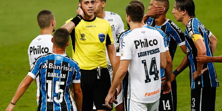 De pênalti, Grêmio empata com o Santos nos acréscimos, pela Libertadores