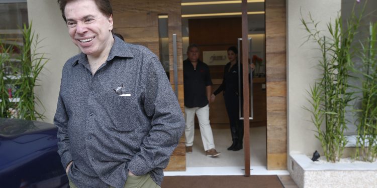 Silvio Santos chega aos 90 anos em meio a lendas que criou sobre si mesmo