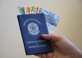 Governo prevê salário mínimo de R$ 1.088 em 2021