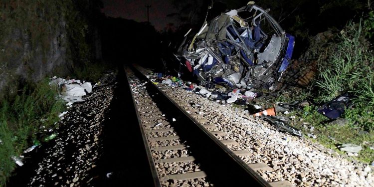 FAB transportará corpos e parentes de vítimas de acidente com ônibus