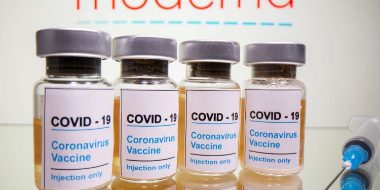 EUA autorizam vacina da Moderna contra a covid-19