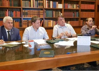 Bolsonaro critica decisão do STF, defende Kassio e diz que ‘não vai ter vacina para todo mundo’