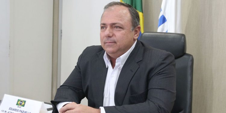 Pazuello diz que são no máximo três as opções de vacina contra a Covid para Brasil