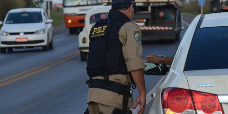 Edital para concurso da PRF deve sair em janeiro