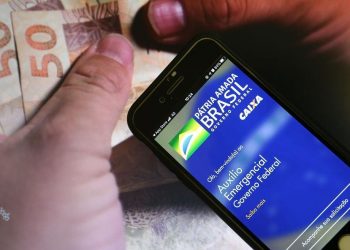 Apesar de PIB, desemprego e dívida superam emergentes