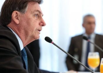 Se nada fizermos poderemos ter apagões, diz Bolsonaro