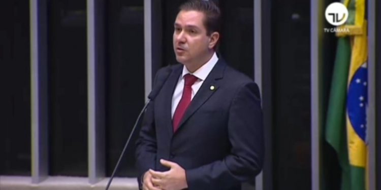 Em plenário, Dep. Eduardo Bismarck destaca os resultados das eleições municipais e nova rota que liga São Paulo a Aracati