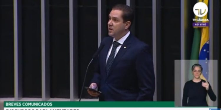 Deputado Eduardo Bismarck cobra alteração em texto do Novo Fundeb pelos senadores