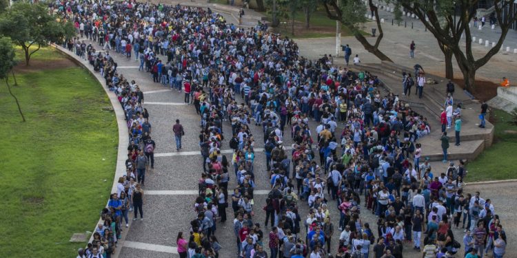 Taxa de desemprego vai a 14,3% mesmo com aumento da população ocupada