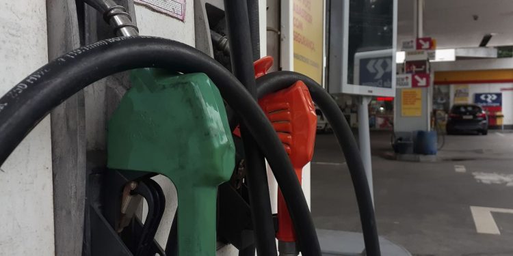 Gasolina sobe 5% a partir de hoje