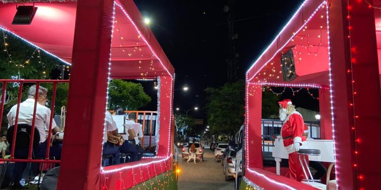 Aracati: prefeitura promove “natal móvel” e emociona crianças, adultos e idosos