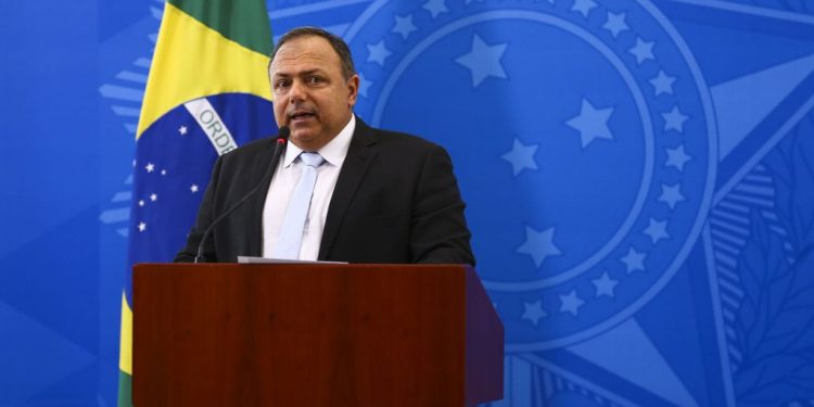 Pazuello diz que autorização emergencial para vacina contra Covid não é a solução para o país