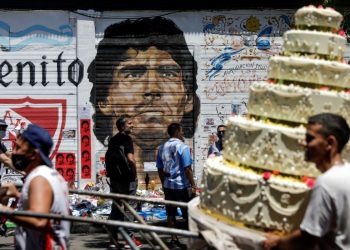 Senadora propõe estampar foto de Maradona em dinheiro da Argentina