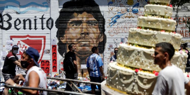 Senadora propõe estampar foto de Maradona em dinheiro da Argentina