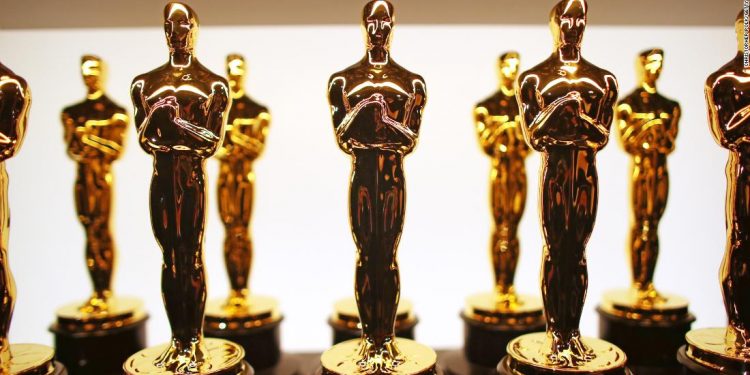 Oscar do ano que vem terá cerimônia presencial em abril, afirma revista