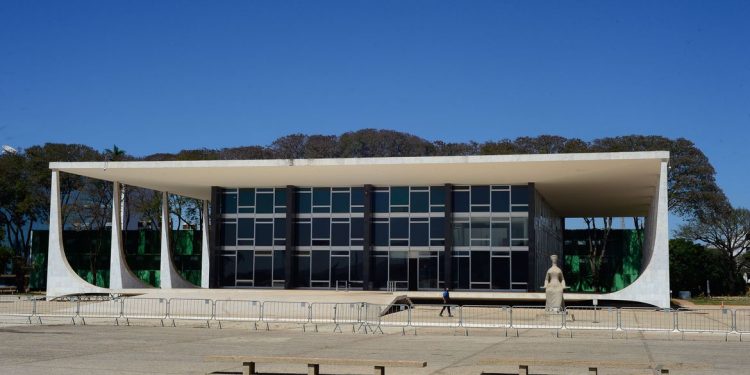 STF vota pela inconstitucionalidade da reeleição de Maia e Alcolumbre