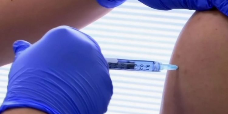 Uma em cada 10 pessoas de países pobres receberá vacina, diz relatório