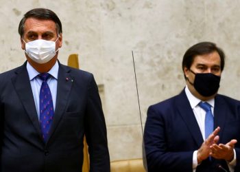 Maia chama Bolsonaro de covarde em meio a disputas da vacinação e na Câmara