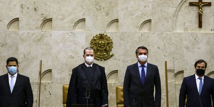 STF rebate Bolsonaro e afirma que não proibiu governo federal de atuar contra pandemia