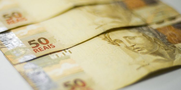 Salário mínimo em 2021 fica abaixo da inflação