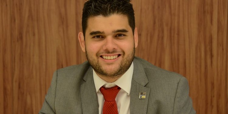 Davi Benevides, do PDT, é eleito como presidente da Associação dos Municípios do Maciço de Baturité