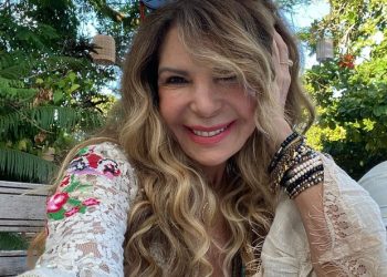 Elba Ramalho diz que Covid foi criação de comunistas e pede desculpas após polêmica