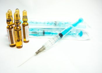 Bolsonaro suspende compras de seringas até que preços ‘voltem à normalidade’