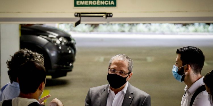 Área técnica da Anvisa recomenda também a aprovação da vacina de Oxford