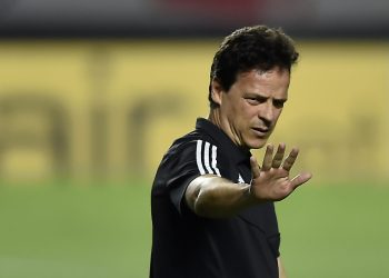 São Paulo cede empate ao Coritiba, se complica e aumenta pressão em Diniz