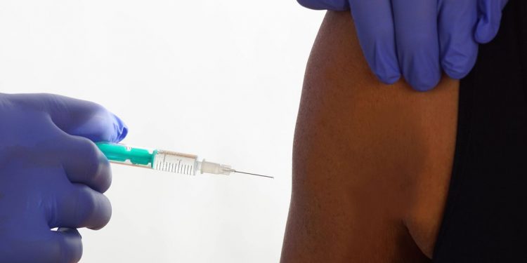 Governo zera imposto de importação de seringas e agulhas até junho