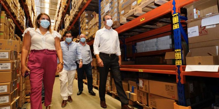 Distribuição da vacina aos municípios será realizada por aviões, helicópteros e veículos terrestres