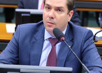 Deputado Eduardo Bismarck se pronuncia sobre invasão ao Congresso norte-americano