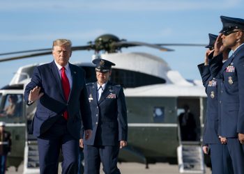 Conta de Trump no Twitter é bloqueada e plataforma ameaça bani-lo em definitivo