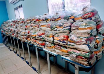 Aracati: alunos da Escola Beni Carvalho recebem segunda remessa de cestas básicas do governo