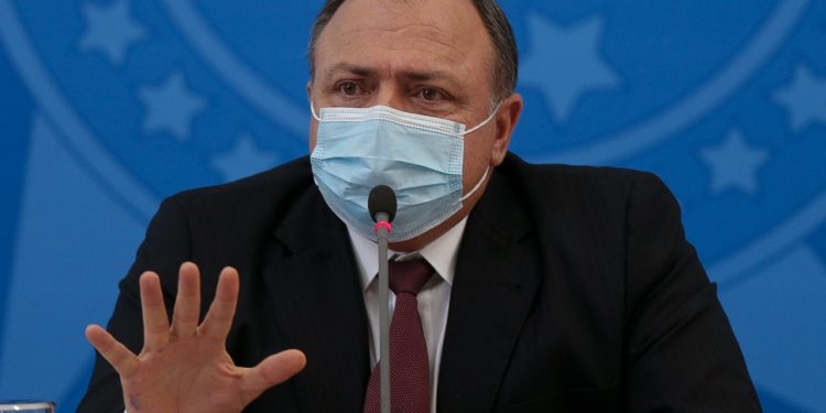 Vacinas chegarão aos estados em três ou quatro dias após aval da Anvisa, diz Pazuello