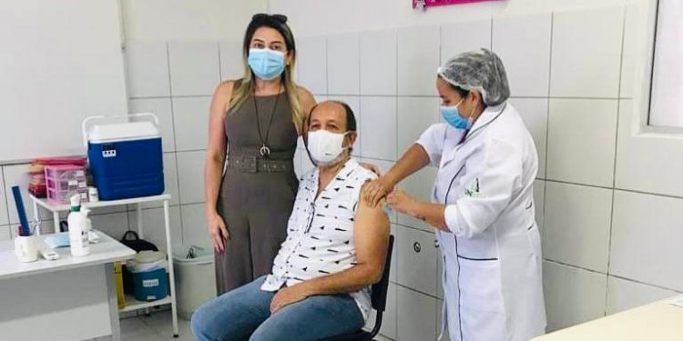 Aracati: confira lista de profissionais vacinados contra a covid-19 na última terça-feira (19)