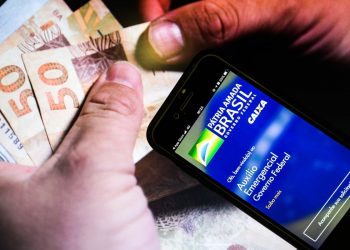 Saques do auxílio emergencial voltam a ser liberados nesta segunda