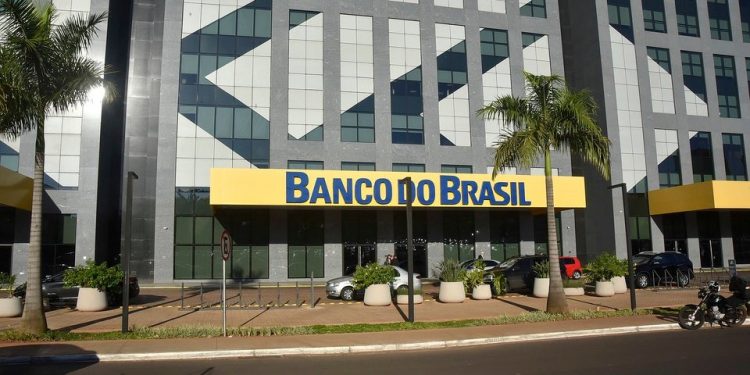 BB anuncia reestruturação que prevê fechamento de 361 unidades e programa de demissão voluntária