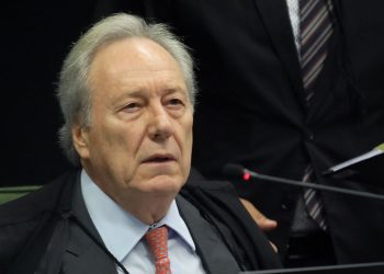 Covid-19: ministro nega priorizar vacinação de pessoas com deficiência