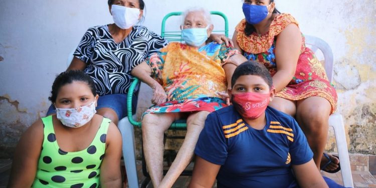 Aos 108 anos, paciente se recupera da Covid-19 e recebe alta em Alagoas
