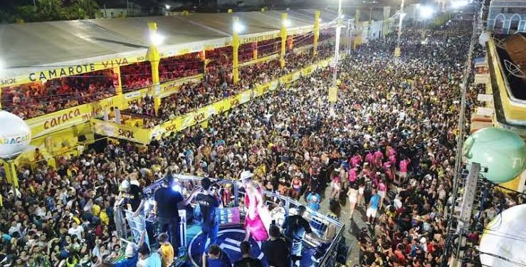Aracati: após anúncio de Decreto por Camilo, prefeito anuncia que ‘tomará as mesmas medidas’ para carnaval