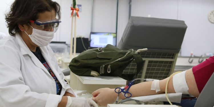 Queda na doação de sangue devido à pandemia preocupa hemocentros; Ceará é um dos estados que apresenta baixa