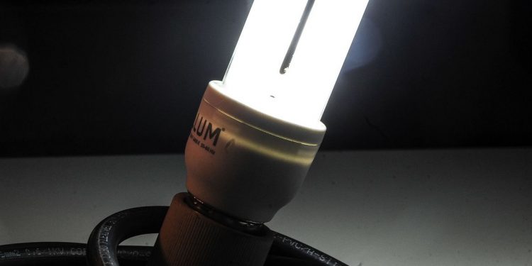 Conta de luz seguirá com bandeira amarela em fevereiro