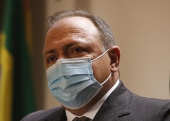 Vacinação contra covid-19 começa ainda hoje nos estados, diz Pazuello